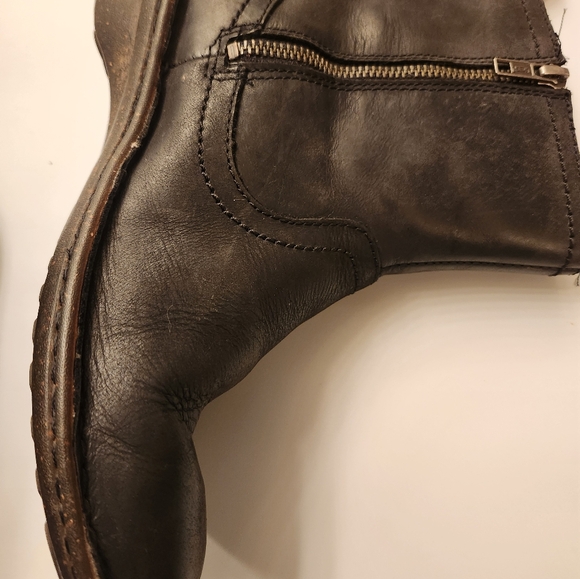 Uggs Women's Black Ankle Boots - Picture 5 of 11